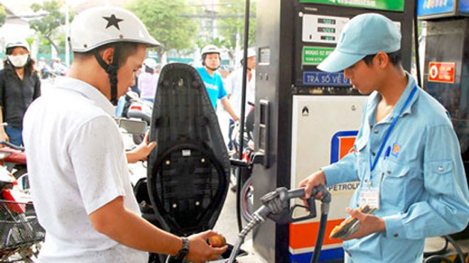 Giảm giá dầu từ 15h hôm nay, xăng giữ nguyên