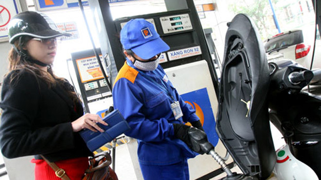 Giá xăng tiếp tục giảm 