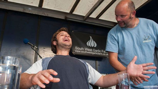 Ăn 33 nhánh tỏi trong 60 giây để trở thành nhà vô địch