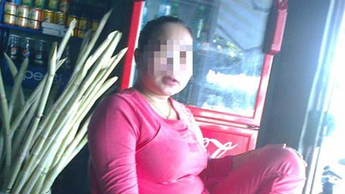 Vợ của thủ phạm, cũng là chị họ của nạn nhân.