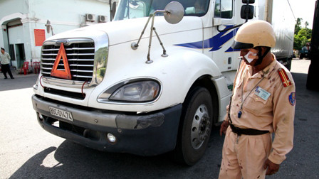 Trung tá Hòa và chiếc xe vi phạm