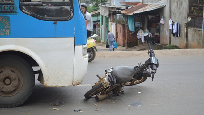 Hiện trường vụ tai nạn khiến 2 người bị thương nặng