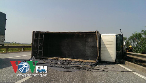 Hiện trường vụ lật xe