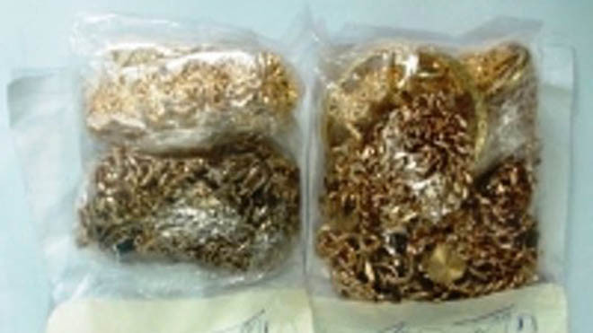 Tang vật gồm 1.100 lượng vàng giả 
