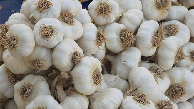 Trong thành phần của tỏi chứa hàm lượng vitamin khá cao. Ảnh: beautilish