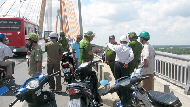 Hiện trường vụ phụ nữ nhảy cầu Rạch Miễu.