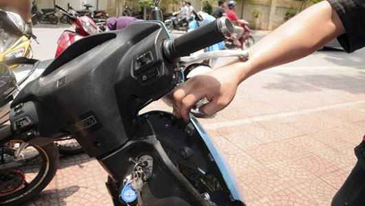 Vị trí IC ở xe Lead rất dễ bị trộm khoắng.