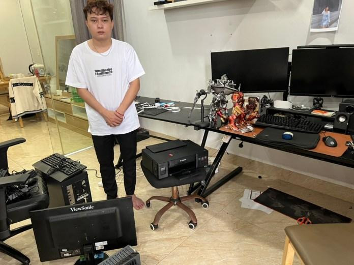 Đối tượng Nguyễn Công Nam và những thiết bị dùng để lừa đảo