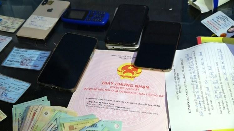 Giấy tờ thế chấp của các cá nhân để vay tiền.