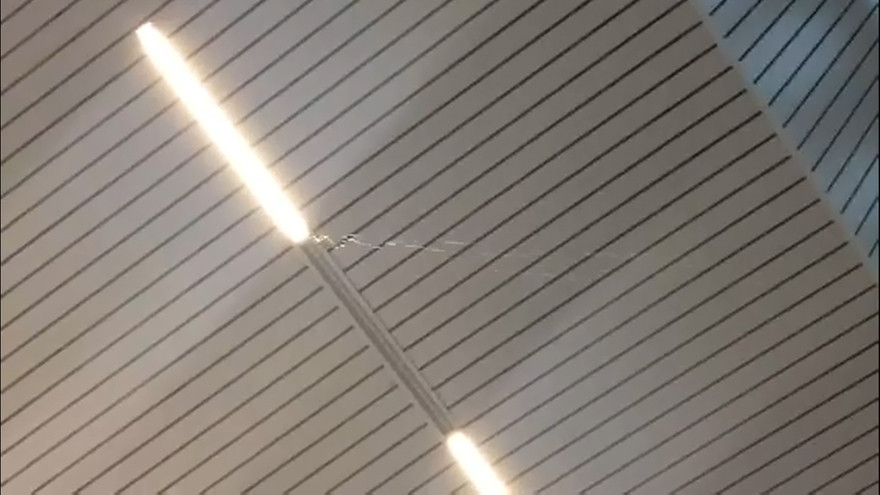 Sân bay Đà Nẵng bị dột, nước chảy tong tỏng phòng chờ