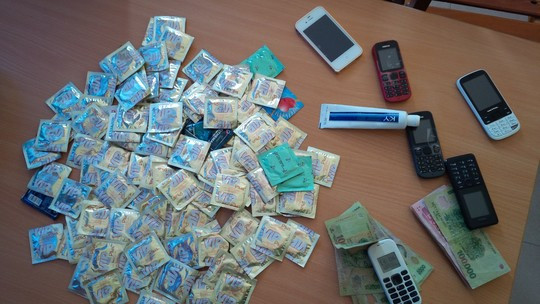 Tang vật thu được tại nhà nghỉ