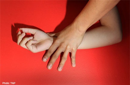 Chăm bệnh nhân trong khách sạn, nữ y tá bị hiếp dâm tập thể