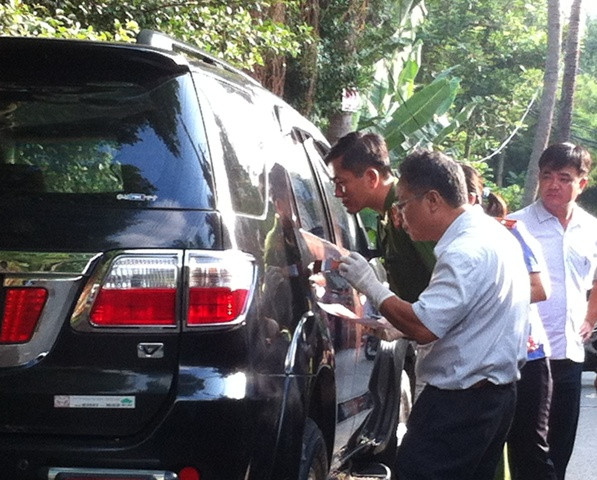 Cơ quan chức năng đang tiến hành khám nghiệm hiện trường. Ảnh: S.N