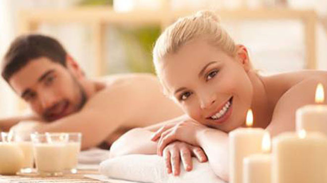 Tinh dầu có khả năng bất ngờ với chuyện phòng the là làm tăng ham muốn. Ảnh: Bollywoodshaadis.com