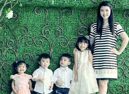 Ngọc Linh bên các con. 