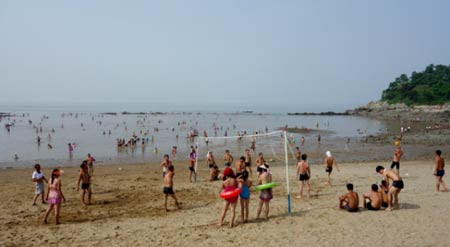 Hé lộ cuộc sống trên bãi biển của người Triều Tiên