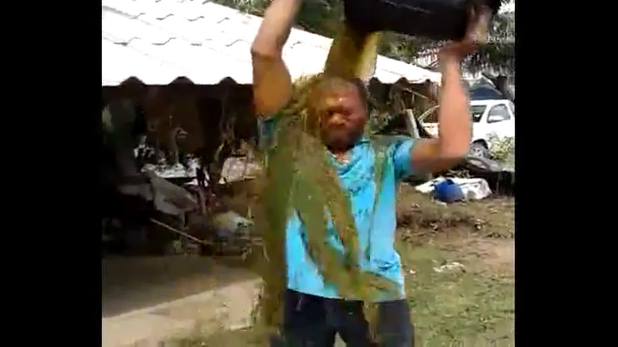 Màn thách thức “dội nước” gây hoảng sợ