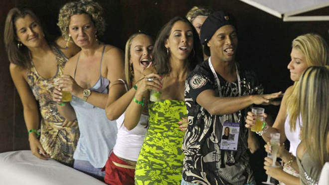 Ronaldinho bán nhà để tậu đất cho Ignacio