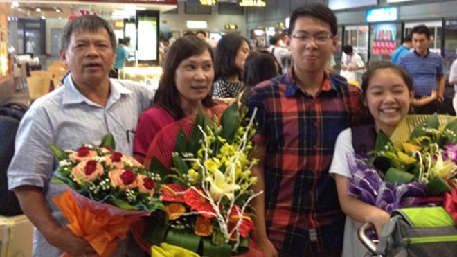 Gia đình nhà báo Hoàng Thảo Minh. Ảnh: TL