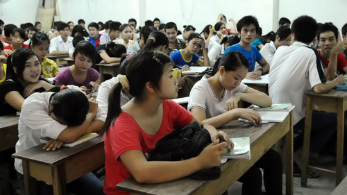 Một lớp học thêm ở Hà Nội - Ảnh: Ngọc Thắng (Thanh Niên)