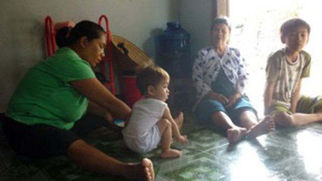 Ba mẹ con chị Thương cùng mẹ chồng là bà Xin.