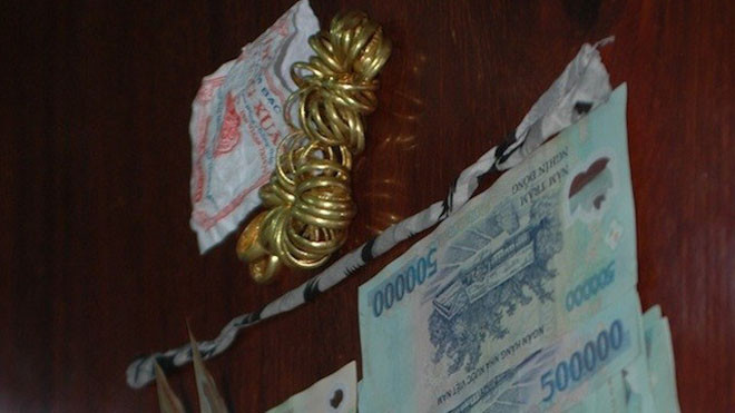 Số vàng giả mà cô con dâu lừa gia đình.