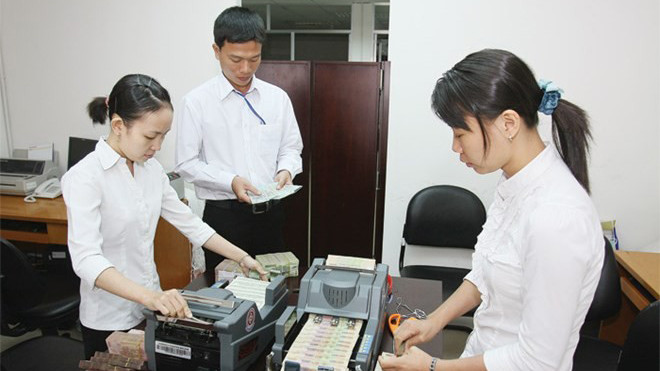 Nỗi khổ của ngân hàng thời thừa vốn. 