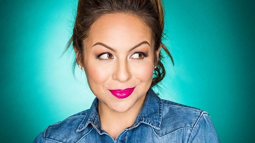 Anjelah Johnson là người đầu tiên đưa chủ đề "nhân viên làm nail" vào hài kịch. Ảnh: Entertainment Tonight.