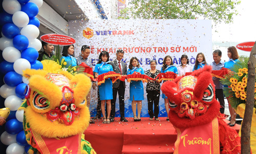 Nghi thức cắt băng khai trương trụ sở mới Vietbank Chi nhánh Bắc Sài Gòn