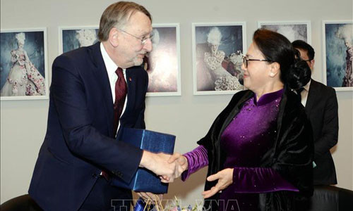 Chủ tịch Quốc hội Nguyễn Thị Kim Ngân và Chủ tịch Ủy ban Thương mại quốc tế Nghị viện châu Âu Bernd Lange.