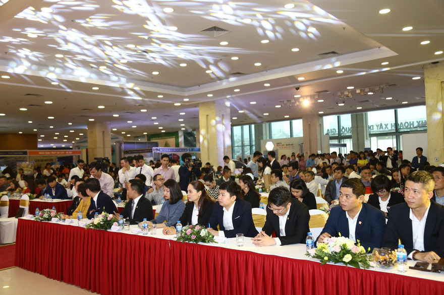 Hàng nghìn khách hàng đến tham dự Lễ hội bất động sản Hải Phát Land lần thứ I
