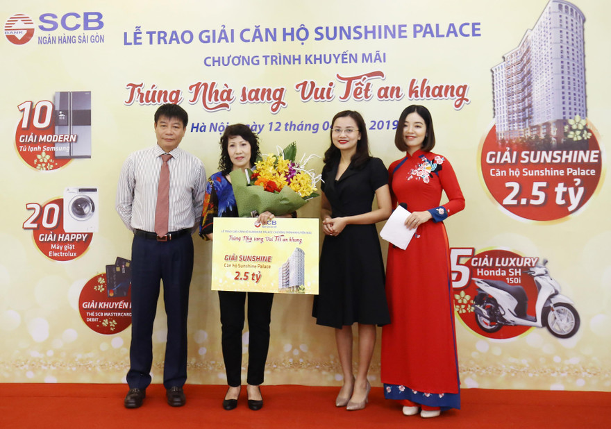 SCB trao giải cho khách hàng trúng thưởng căn hộ cao cấp Sunshine Palace 