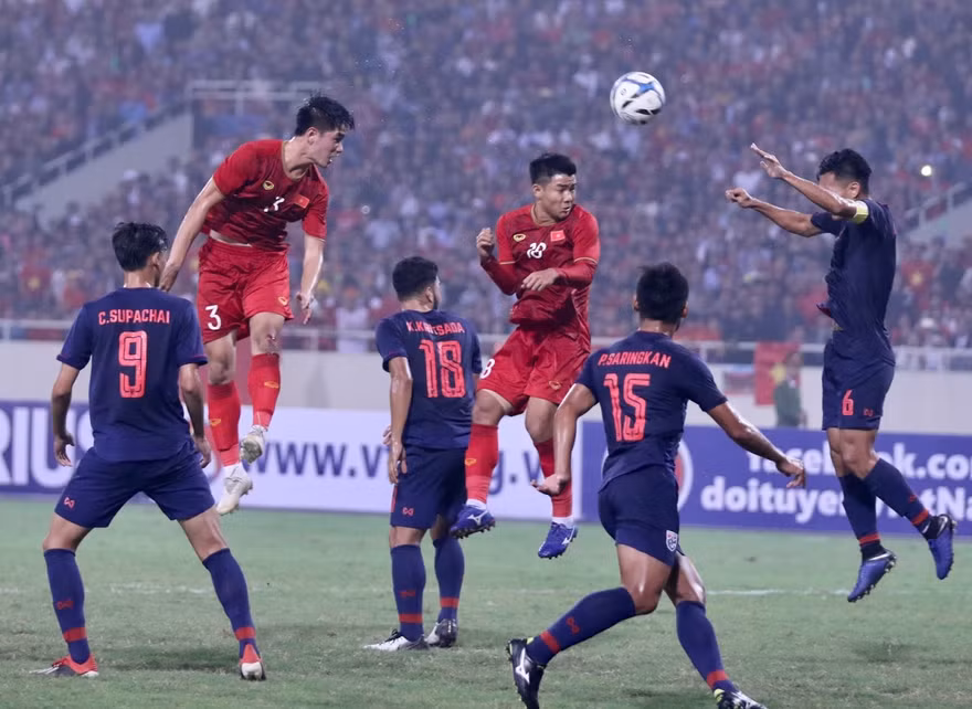 V.League quay lại và nỗi lo của HLV Park Hang Seo