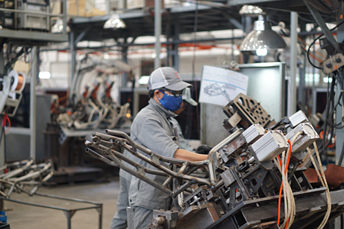 Nhiều nhà máy sản xuất ở phía Nam nhộn nhịp tuyển số lượng lớn nhân sự. Ảnh minh họa: Viễn Thông