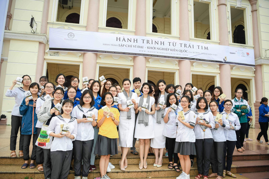 Á hậu Tú Anh: Học hỏi những người có khát vọng lớn để thực hiện ước mơ