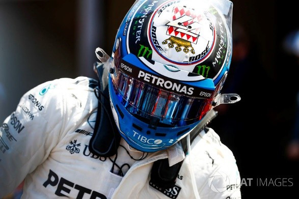 Mũ bảo hiểm được thiết kế chịu nhiệt và lực rất lớn