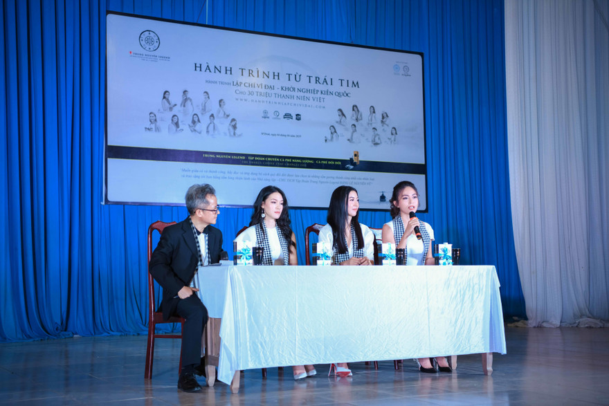 Á hậu Mâu Thủy: “Học được tinh thần chiến binh nhờ những cuốn sách”