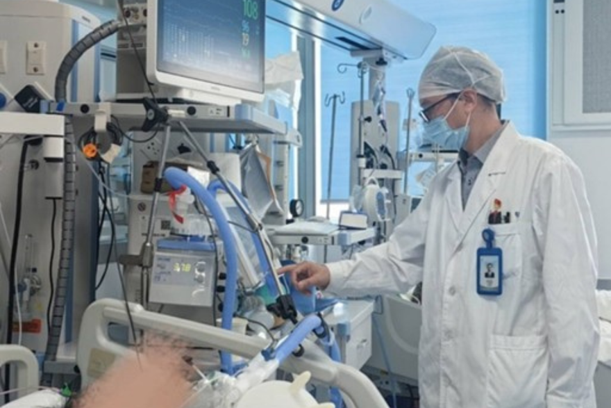 Hai người ở Trung Quốc nguy kịch vì ăn cơm chiên trứng để qua đêm