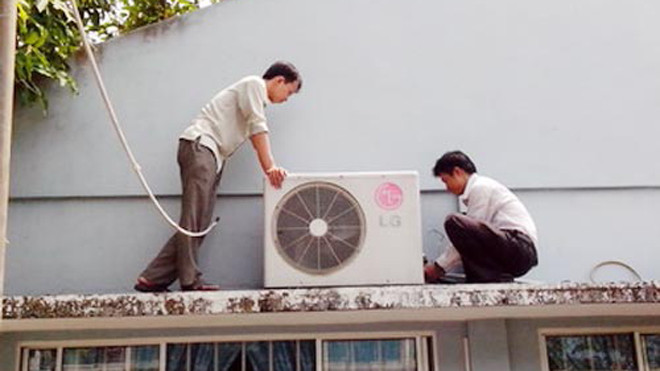Dịch vụ bảo dưỡng điều hòa, máy lạnh đua nhau tăng giá trong những ngày nắng nóng đầu mùa