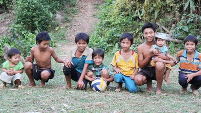 Nếu huy động đủ thì con cái của anh Nam, chị Lạc đủ một đội bóng đá gồm đội hình chính và 3 dự bị. Ảnh: Công an Đà Nẵng