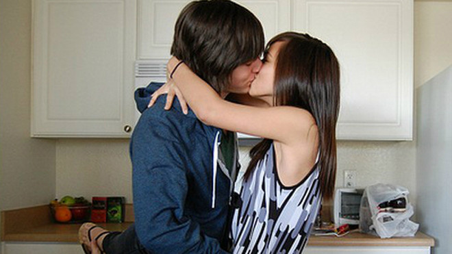 Có phải vì 'yêu' nhiều nên trễ kinh?