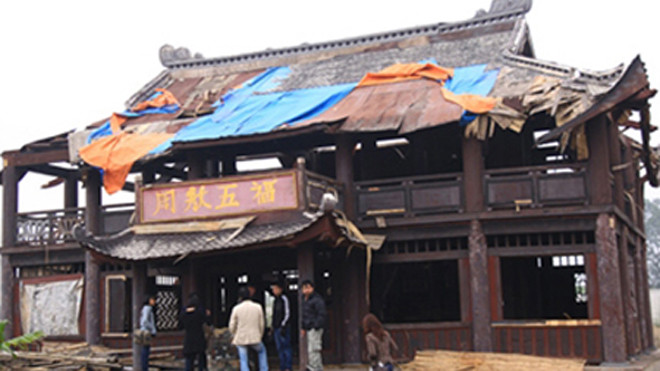 “Đền, đài, lầu, gác” ở các trường quay tan hoang sau vài lần sử dụng. Ảnh: Lưu Quang 