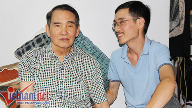 Nhạc sĩ Thế Song bên con trai - nhạc sĩ Thế Hiển.