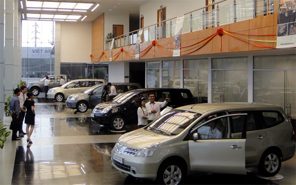 Khách hàng nên đọc kỹ các điều khoản hợp đồng khi vay tiền ngân hàng mua ô tô, tránh trường hợp xe thì mất mà nợ chưa trả hết (ảnh minh họa) 