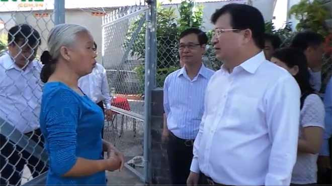 Bộ trưởng Xây dựng “vi hành” đến nhà trọ công nhân