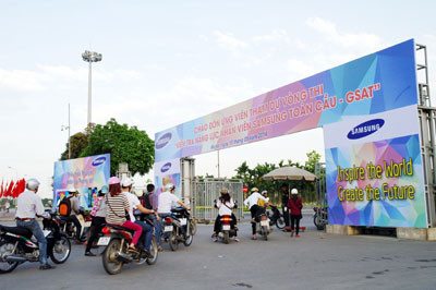 Các thí sinh tới tham dự Vòng thi GSAT tại Trung tâm Hội nghị Quốc gia 