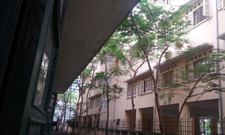 Trường THPT Nhân Chính (bên trái) và TT dạy nghề lái xe Thanh Xuân đã ký văn bản phối hợp nhằm đảm bảo an ninh khu vực phòng thi của thí sinh.