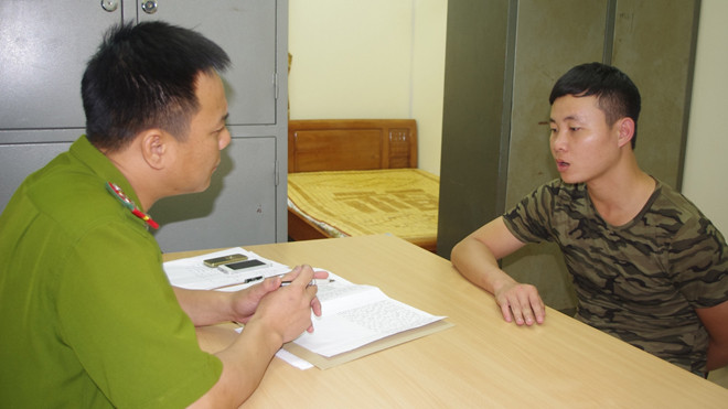 Đối tượng Lê Văn Dương tại cơ quan công an