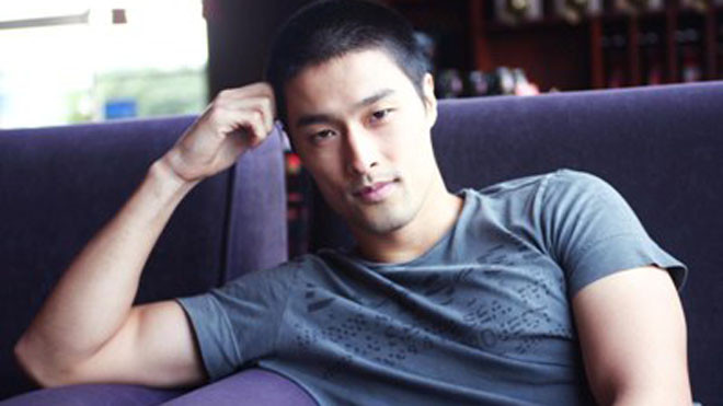 Johnny Trí Nguyễn: Đàn ông “tấn công” tôi nhiều hơn đàn bà