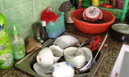 Sinh viên sống trọ sở khóc dở cười vì trước tình cảnh mất điện, nước. 